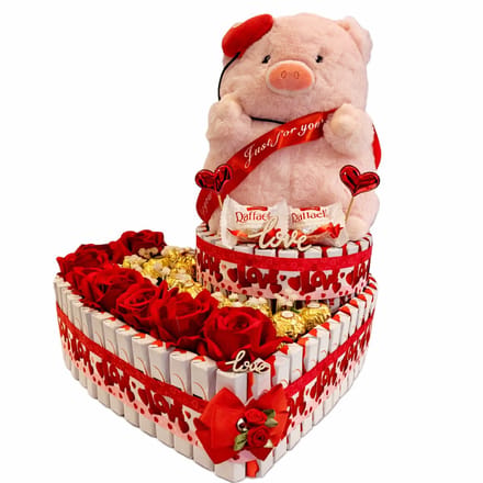Valentijns Snoeptaart hart 30cm met varkentje