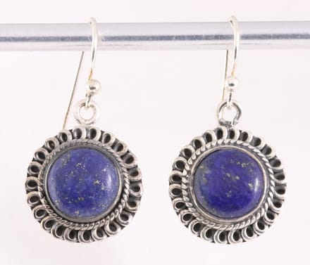 Ronde bewerkte zilveren oorbellen met lapis lazuli