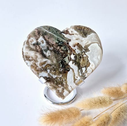 Edelsteen Grote Druzy Mosagaat Hart op Metalen Standaard – #39 181 gram