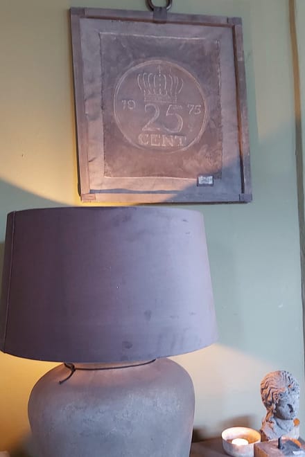 Kalkdoek met embleem "25 CENT" op houten frame