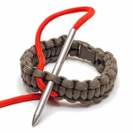Paracord naald – 8,9 cm lang – 4 mm dik