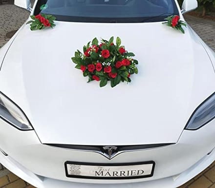 Echte rozenboeket voor bruiloften en autoversiering met duiven - unieke decoratie set