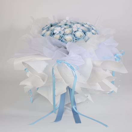 La Roselle Amsterdam Luxe Kunstrozenboeket Blauw Wit met strikjes kunst rozen