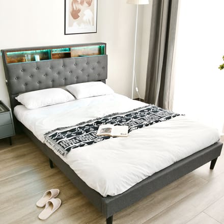 MODFU - Bedframe 140x200 cm – Grijs linnen met opberghoofdbord & LED – Incl. matras