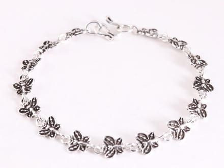 Fijne zilveren armband met vlinders