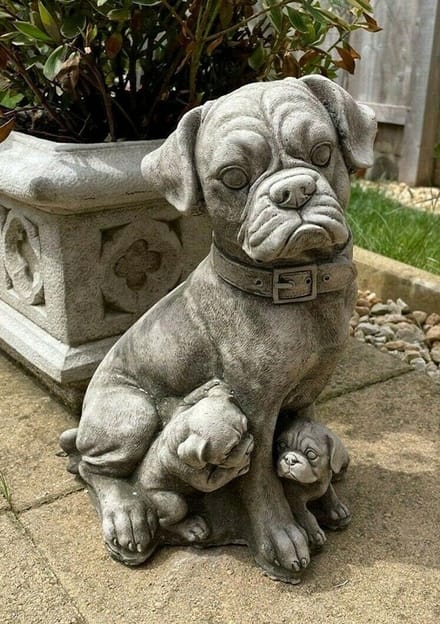 Boxer Hond en Pups Tuinstandbeeld - Schattige Buiten Decoratie