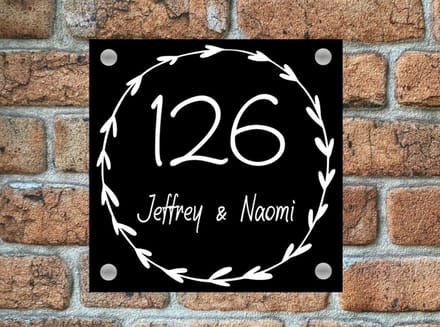 Naambordje / huisnummer voordeur krans zwart
