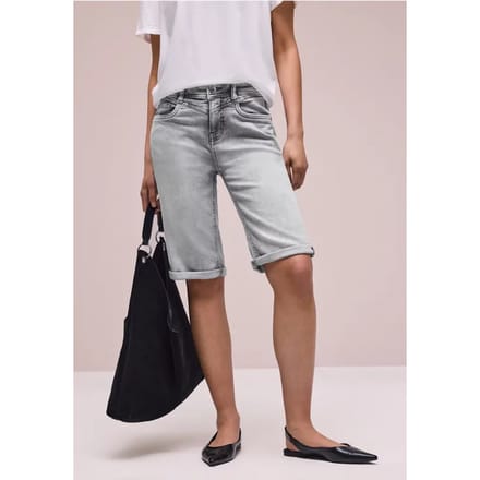 Bermuda met Slim Legs en omgeslagen detail