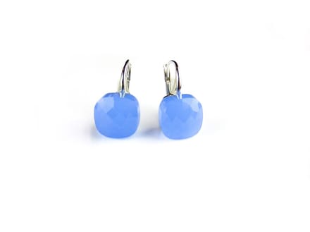 Zilveren oorringen oorbellen model pomellato licht blauwe steen