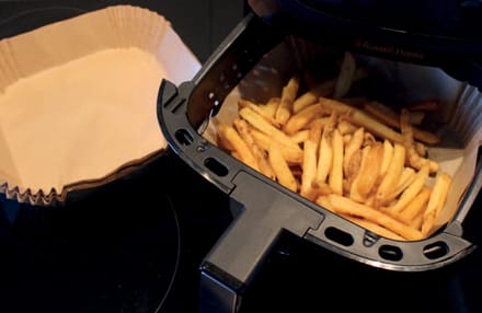 PAPSTAR, 100 bakpapiertjes Ø 23 cm · 4,5 cm bruin voor heteluchtfriteuses