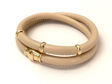 NIEUW! Jolla - dames wikkelarmband - zilver - goudkleurig - leer - magneetsluiting - bedels - Basic Gold - Vanille