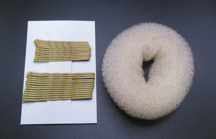Schuifspelden blond klein en groot + Haardonut blond set