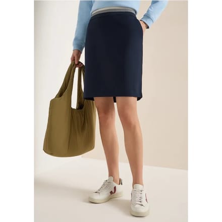 Knielange rok met taillebanddetail