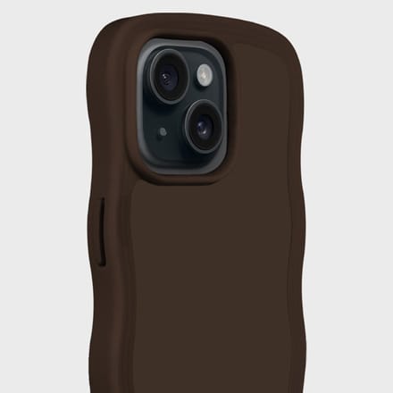 Holdit Wavy Case geschikt voor Apple iPhone 17e / 16e / 15 / 14 / 13 - Chocolate
