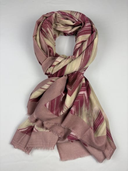 Nette dames sjaal met chevron zigzag print 20% wol met 80% viscose