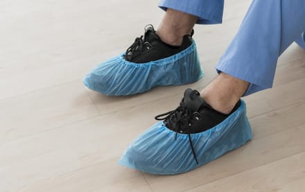 HygoBase wegwerp overschoenen blauw 100 stuks - waterdicht - 25 micron