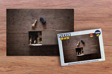 Puzzel Een schaakspel op een eiken tafelblad - Legpuzzel - Puzzel 1000 stukjes volwassenen