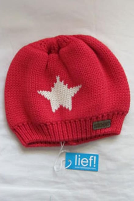 Stoer! gebreide muts rood met ster van Lief! maat M