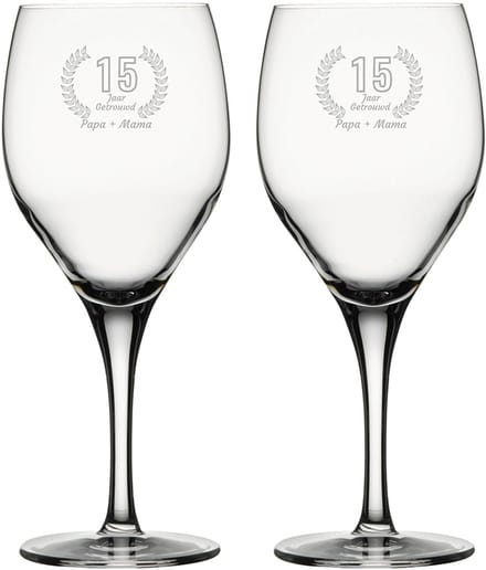 Gegraveerde witte wijnglas 34cl Papa + mama 15 jaar getrouwd