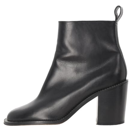 Givenchy Kettenlink Accent Enkellaarsjes in Zwart Leer
