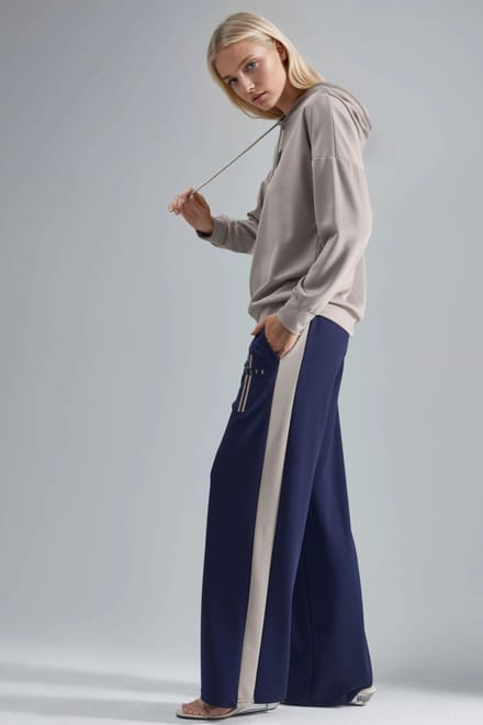 Modal Touch Hoodie en Broekset met Streepdetails