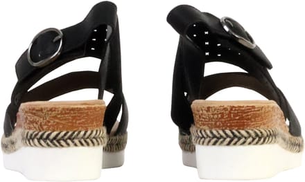Sandalen met plateauzool en riempje