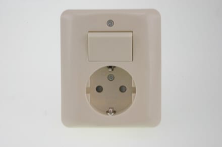 Uni Inbouw Combinatie - Stopcontact en Schakelaar - Wissel - Randaarde - Crème