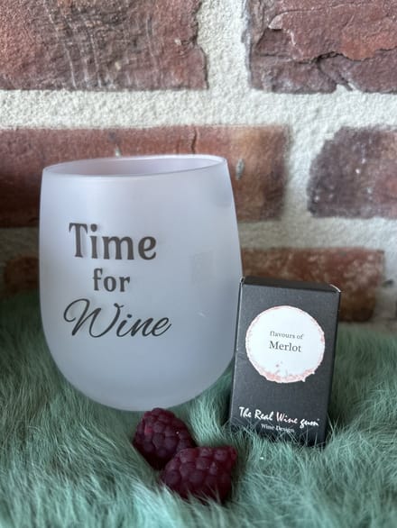 Creaties van Hier - Cadeaupakket Wijnglas Time for Wine + mini gift package Merlot - Glas