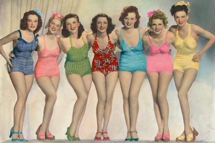 Fotobehang - Charming Ladies 375x250cm - Vliesbehang