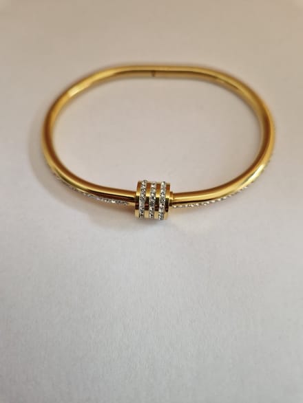 EHH BEAUTY -Luxe dames armband - goudkleur - draaisluiting - met steentjes - Bangle