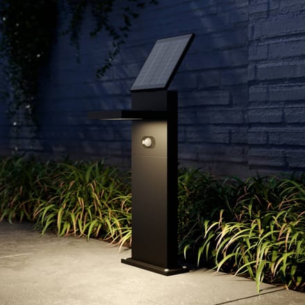 Lucande LED-zonnegolflamp Silvan, 60 cm, sensor, antraciet