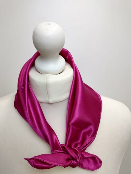 Vierkante dames neksjaal Jildou-effen azalia-50x50