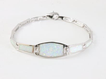 Hoogglans zilveren armband met welo opaal