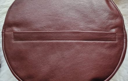 CLAUDS - Leren meditatiekussen / poef MAHOGANY