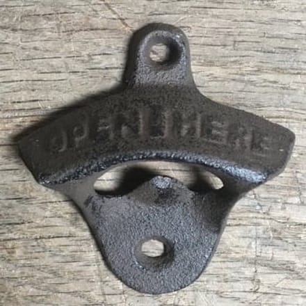 Robuuste Wandflesopener - Bierfles opener Muur | Open Here - Wall Mount