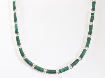 Zilveren collier met malachiet