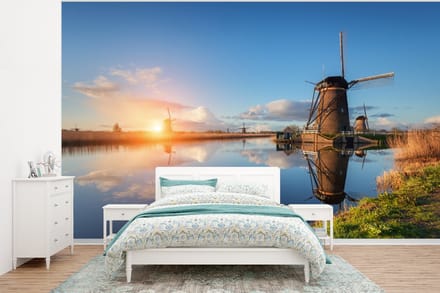 Behang - Fotobehang Windmolen - Water - Zon - Breedte 375 cm x hoogte 280 cm