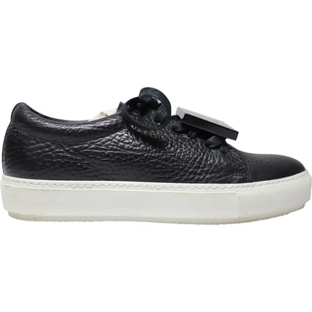 Acne Studios Adriana Lage Sneakers in Zwart Kalfsleer
