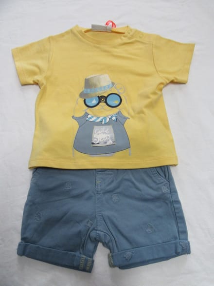 noukie's , kledingset , tshirt geel + broekje nouky beer , 1 jaar  80