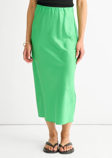 Groene satijnen midi-rok met hoge taille