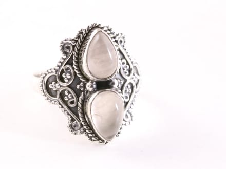Bewerkte zilveren ring met rozenkwarts - maat 18