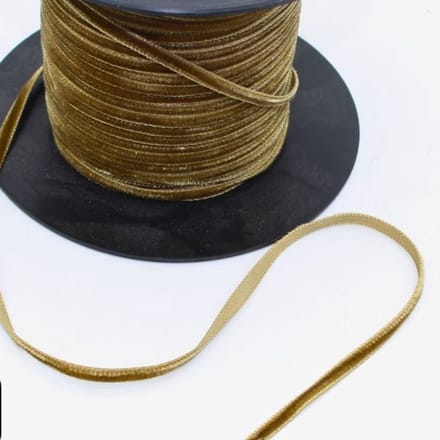 5 Meter ENKELZIJDIG FLUWEEL LINT / VELOURSLINT, Breedte 5MM, Franse Kwaliteit, Kleur CAMEL 438