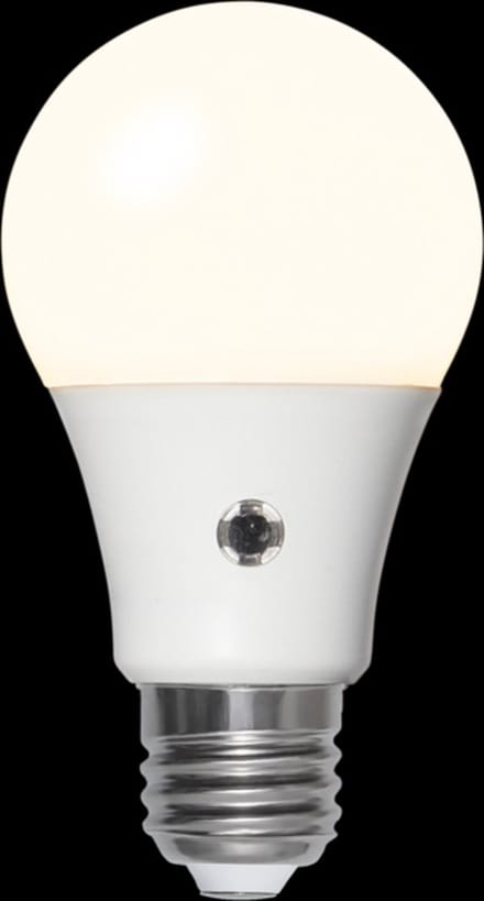 Schemersensor - Standaard bol - E27 - 9.6W - Extra Warm Wit - 2700K - Opaal