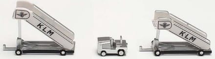 Historic Stairs (2 st.) + tractor (1 st.) KLM (NL) Herpa 1:200