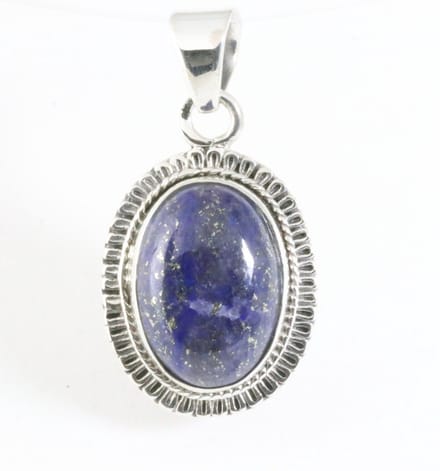 Fijne bewerkte ovale zilveren hanger met lapis lazuli