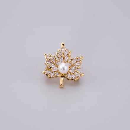 Bladbroche met Parel en Gouden Details – Elegante Broche | Twinolo