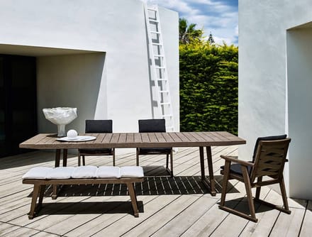 B&B Italia Gio eettafel voor buiten - antique grey teakwood