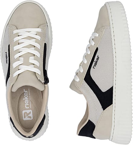 Sneakers met veters