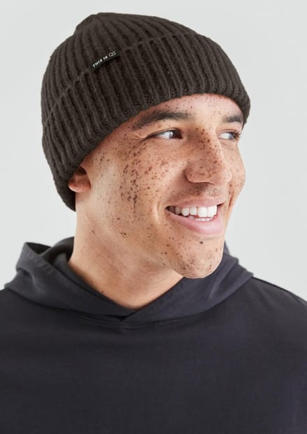 Garen brei muts met logo QS