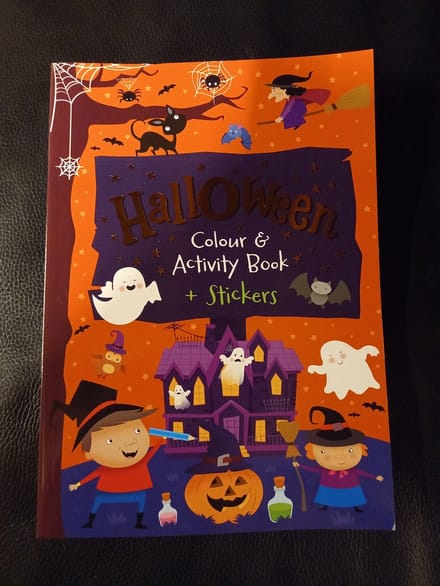 halloween - kleur en activiteiten boek - met stickers